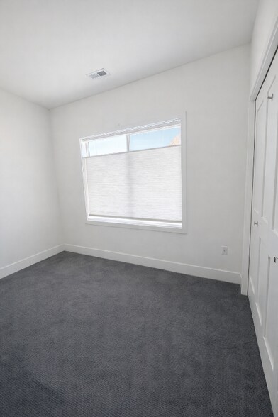 Building Photo - 2506 Chateau Dr