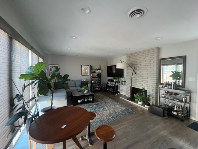 Building Photo - 2969 Rosemary Ln