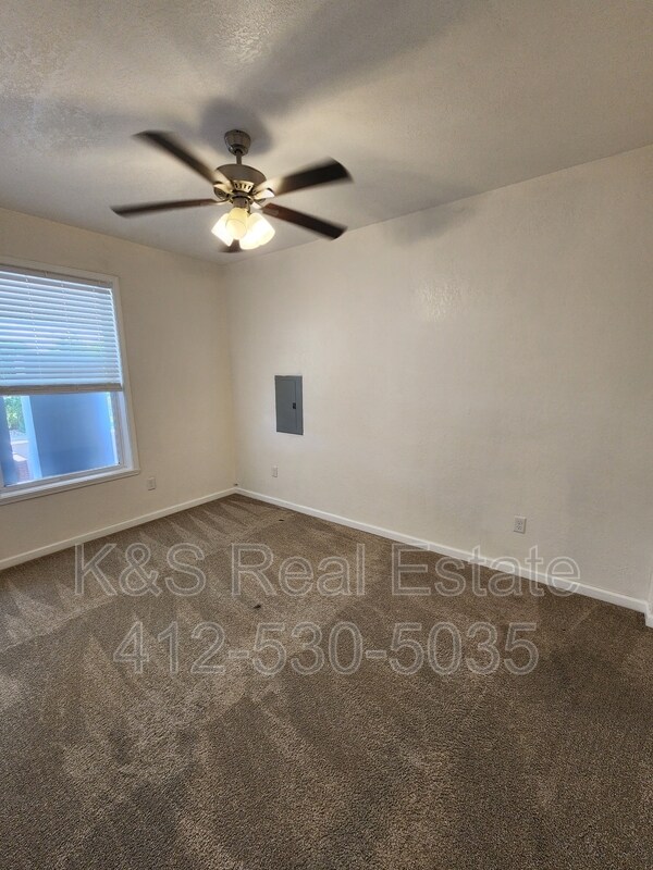 Building Photo - 4701 Elm St