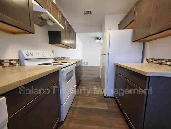 Building Photo - 1910 Grande Cir