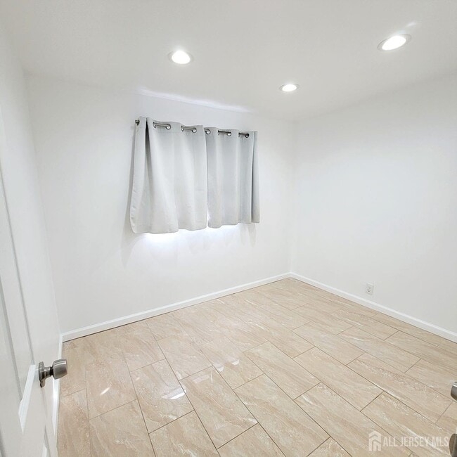 Building Photo - 216 Bloomfield Ave