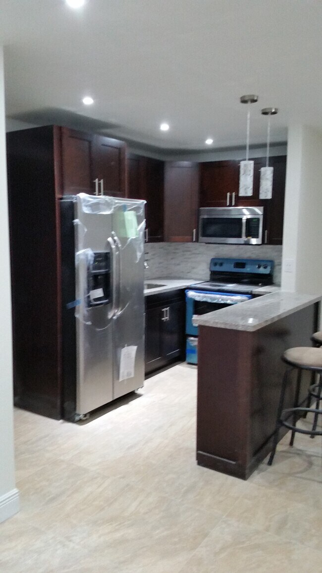 Primary Photo - 10355 N Kendall Dr