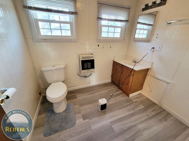 Building Photo - Two Bedroom Apartment on Shulls Mill Road