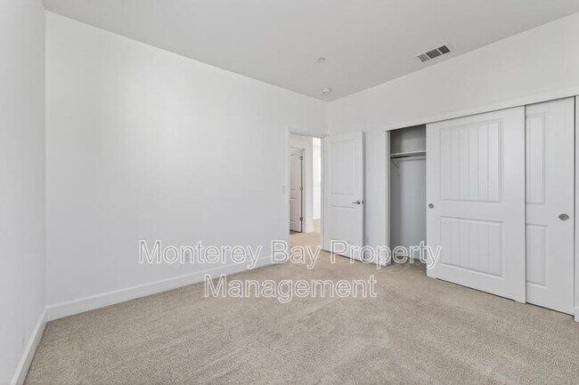 Building Photo - 480 Palisade Dr