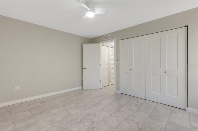 Building Photo - 2 Bed 2 Bath Unfurnished Condo - Sarasota