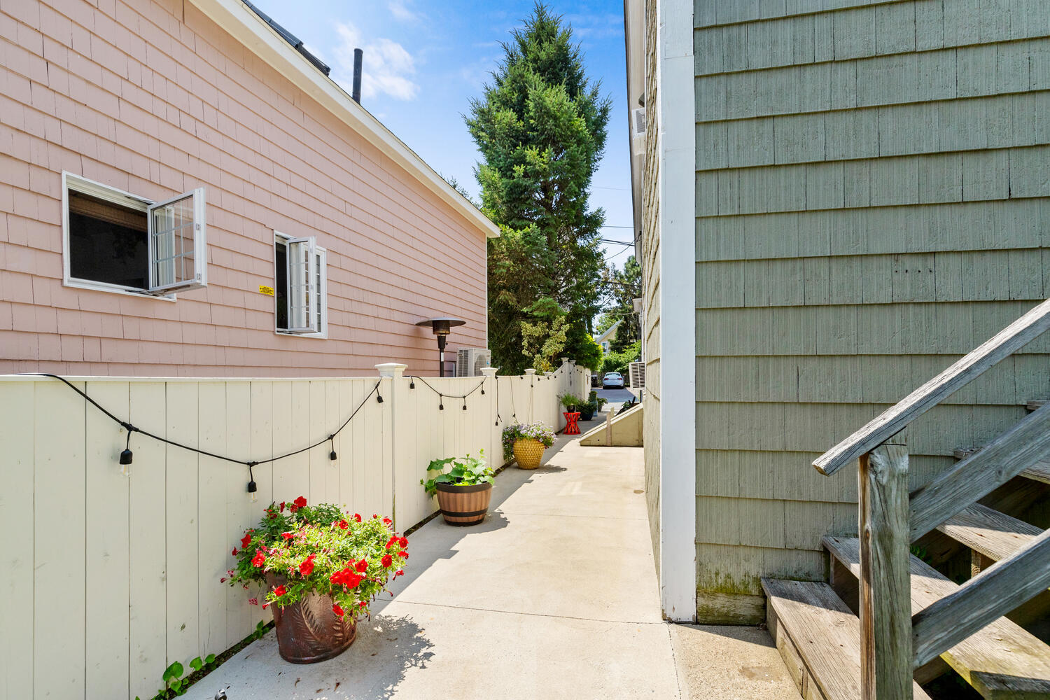 Building Photo - 25 Becket St