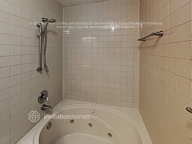 Building Photo - 10226 SW 49th Pl