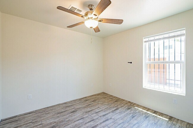 Building Photo - 615 S Santa Rita Ave
