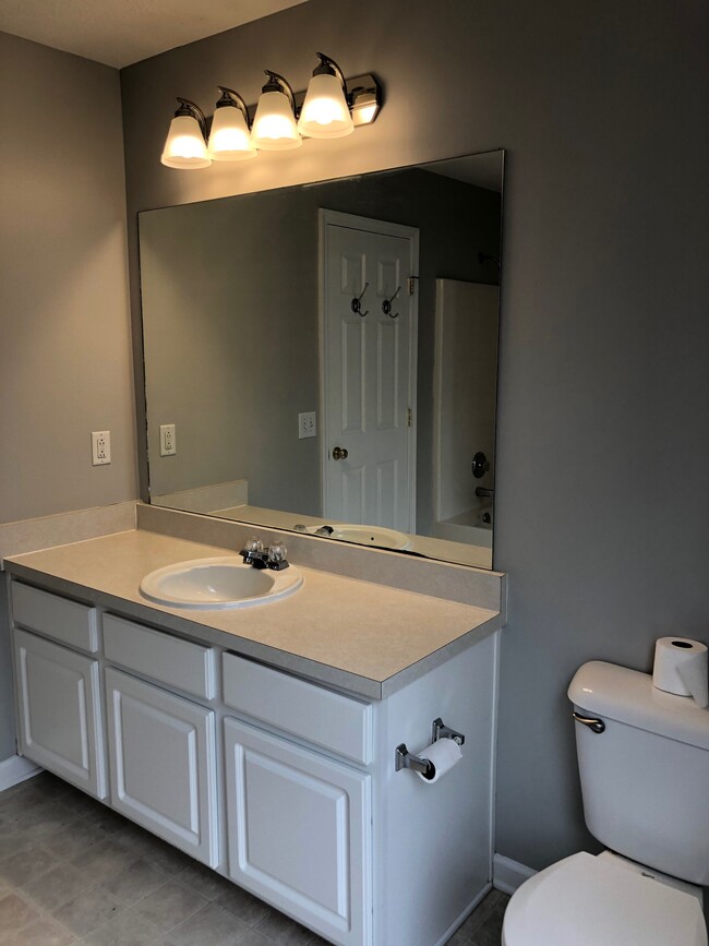 Master Bath - 1712 Stone Hollow Ct