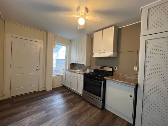 Building Photo - Spacious 3-bedroom home available for rent in Allentown available immediately