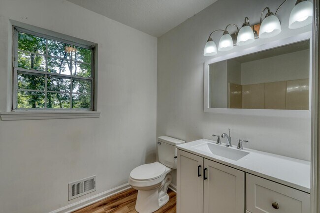 Building Photo - 2092 Wood Lake Ln