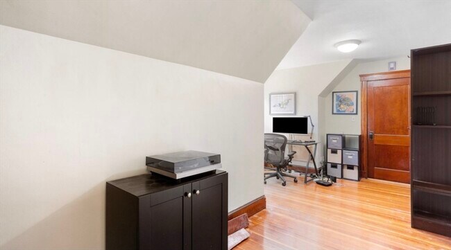 Building Photo - 92 Litchfield St