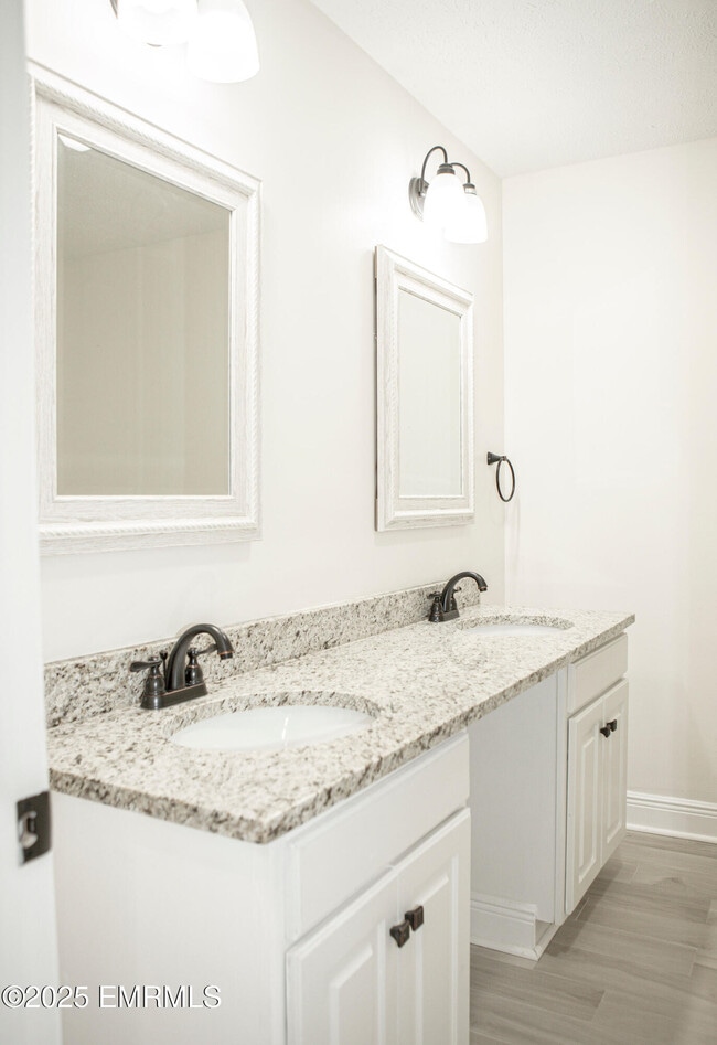 Building Photo - 6821 10th Ave