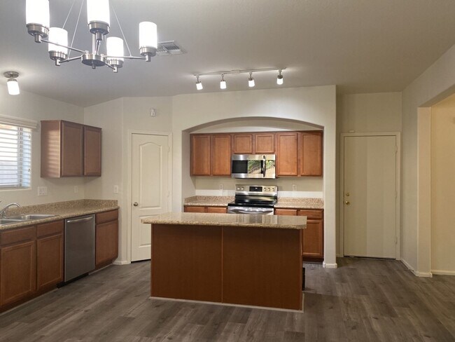 Building Photo - Spacious 3-Bedroom + Den Home in San Tan V...