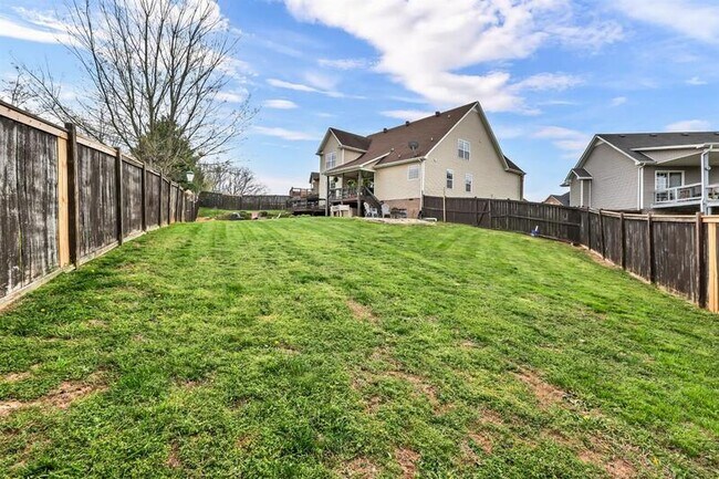 Building Photo - 820 Carousel Ct