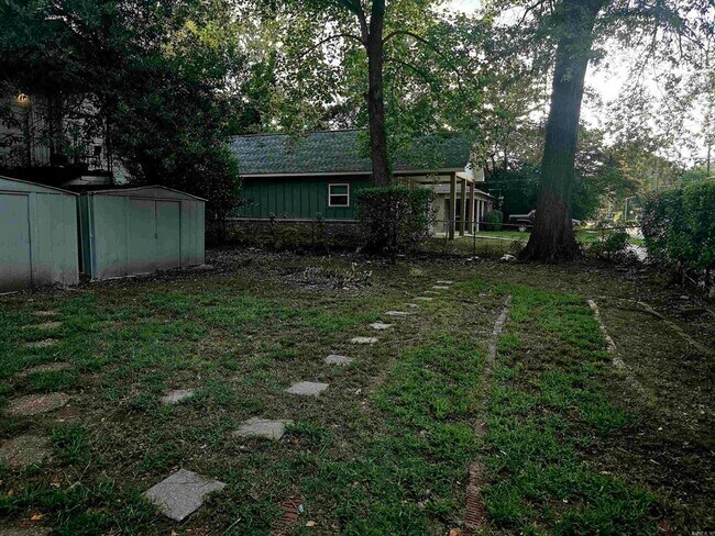 Building Photo - 1300 W 10th St