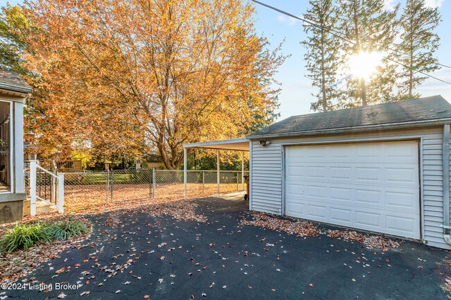 Building Photo - 704 Indian Ridge Rd