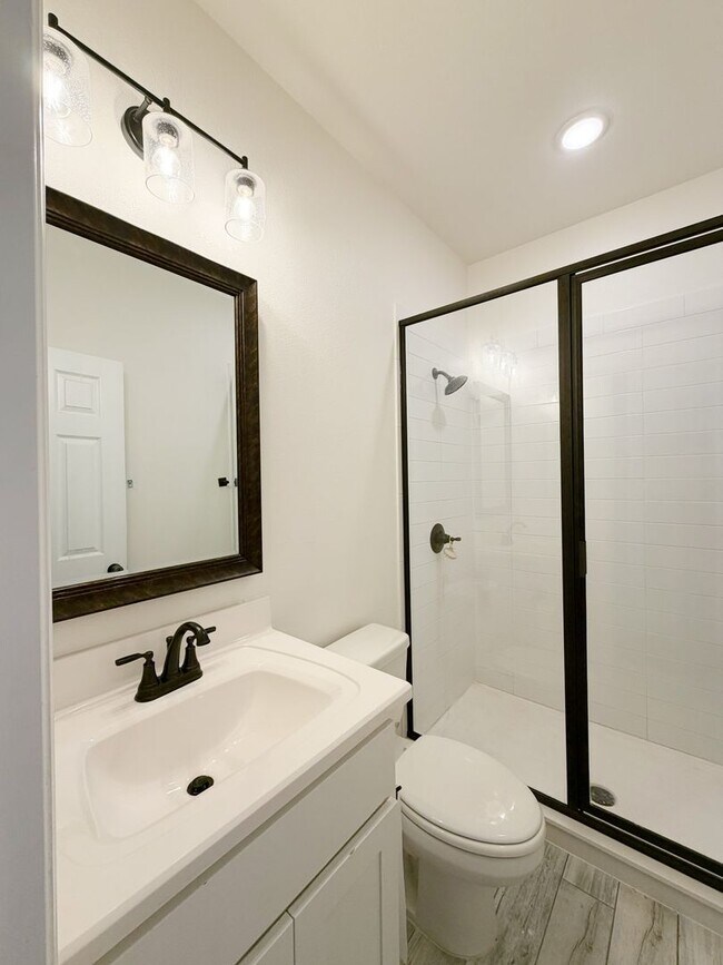 Building Photo - Gorgeous Home - MUST SEE!!