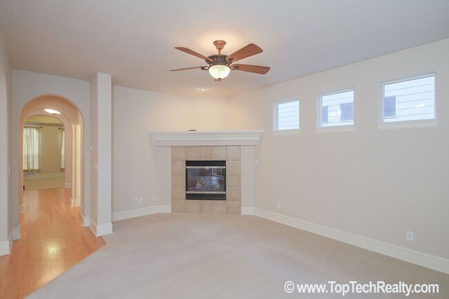 Building Photo - 12750 NW Alsace Ln