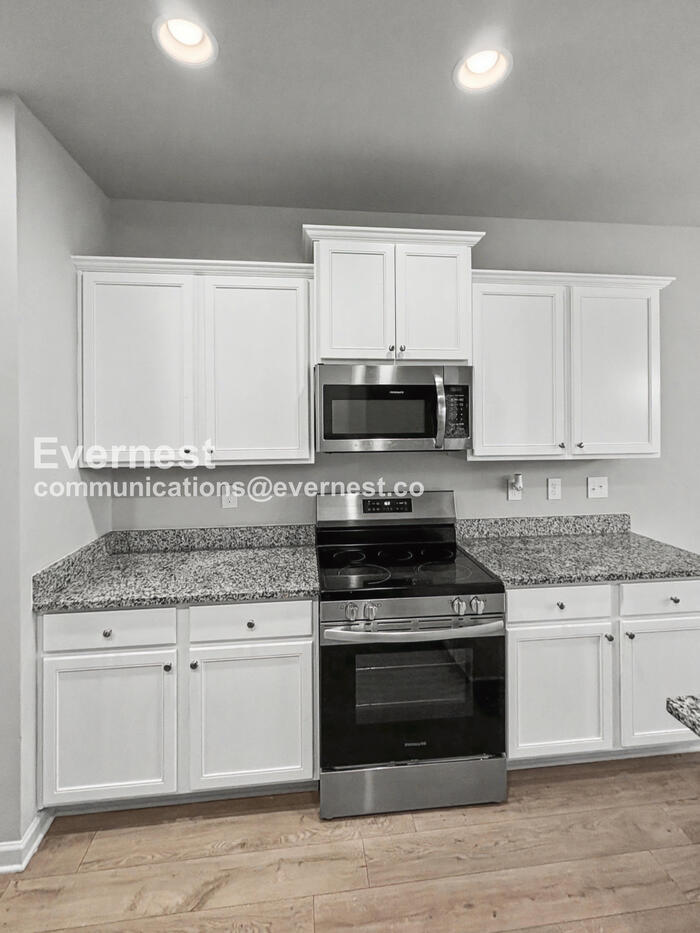 Building Photo - 320 Bertha Honey Stewart Dr