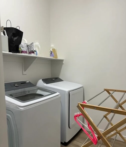 Laundry Room - 835 E Hopi Trl