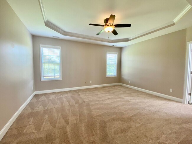 Building Photo - Huge 6 Bedroom Home In The Bluffs On The New River