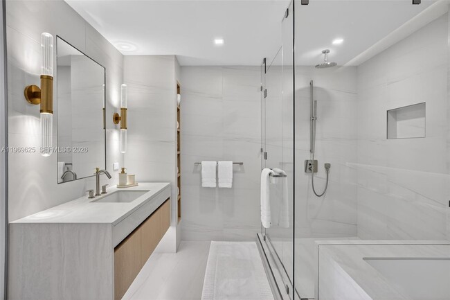 Building Photo - 900 N Ocean Blvd