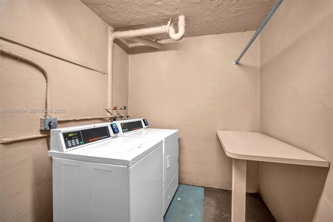 Building Photo - 9431 Live Oak Pl