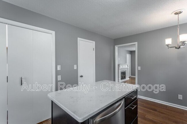 Building Photo - 1214 Helena Dr