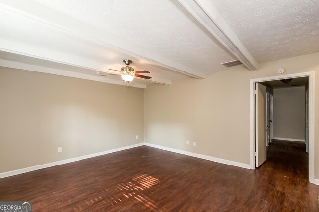 Building Photo - 8495 N Pond Dr