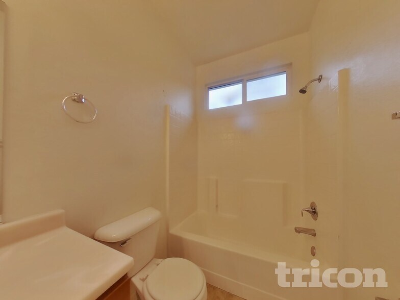 Building Photo - 408 Falcon Dr