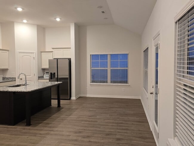 Building Photo - 229 Republic St