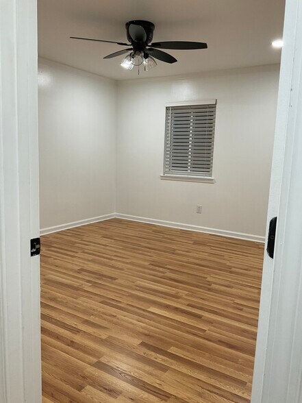 Building Photo - 1010 Woodland Vlg