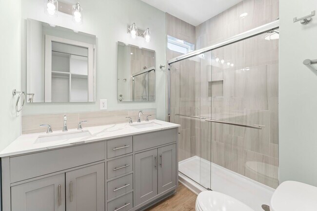 Building Photo - Medford Mews, Carriage House 323