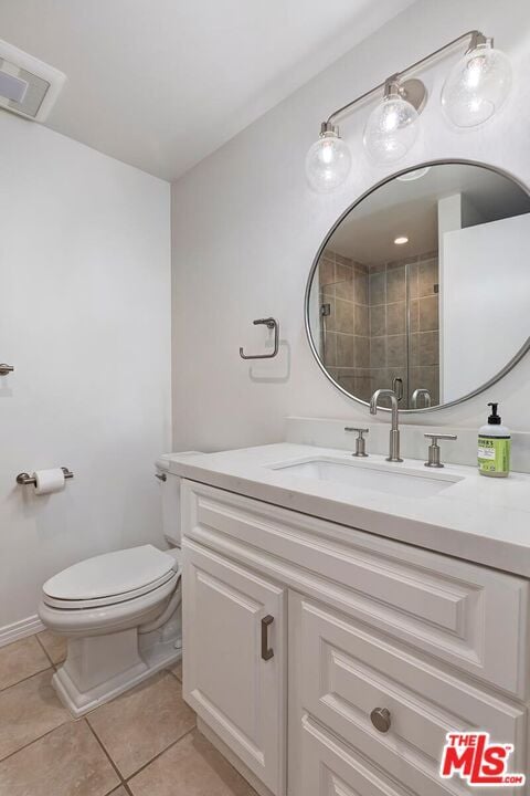 Building Photo - 609 N Doheny Dr