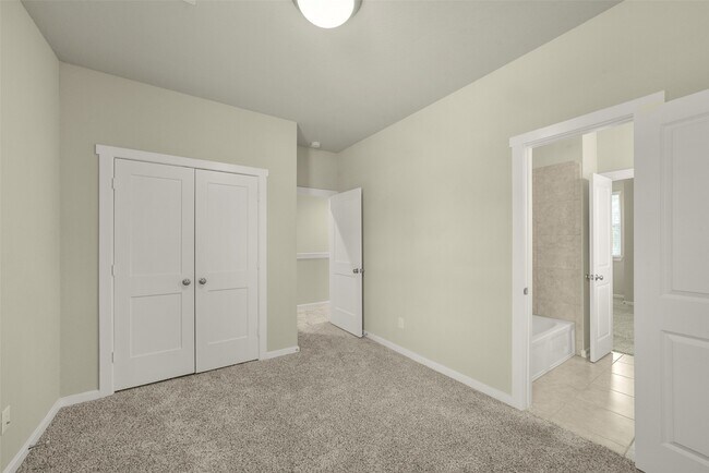 Building Photo - 323 N Spotted Fern Dr