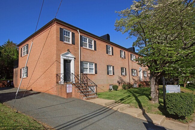 Building Photo - Student-Friendly Ivy Rd Apartment Near Foo...