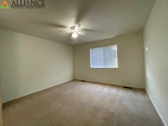 Building Photo - West Side Townhome!