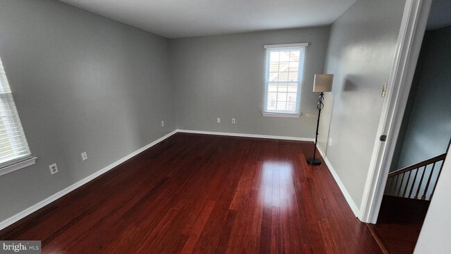 Building Photo - 500 Stratford Ct