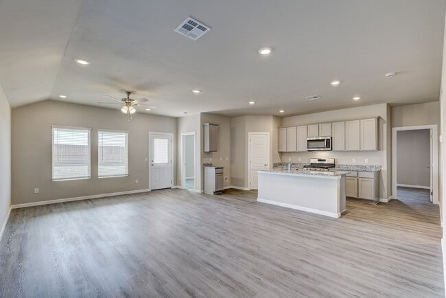 Building Photo - Newer Home for Rent in Mustang Schools! Up...