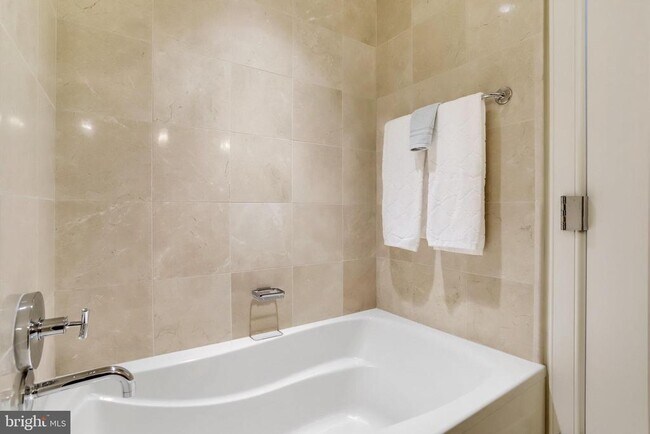 Building Photo - 1111 19th St N