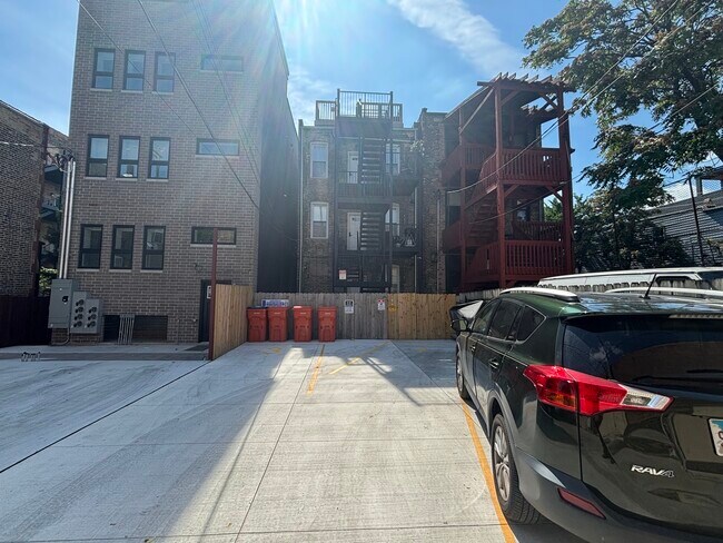Building Photo - 1344 W Ohio St