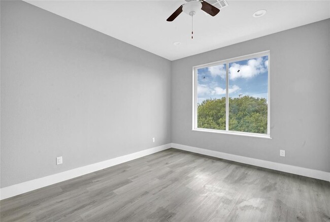 Building Photo - 1100 Hwy 90 W