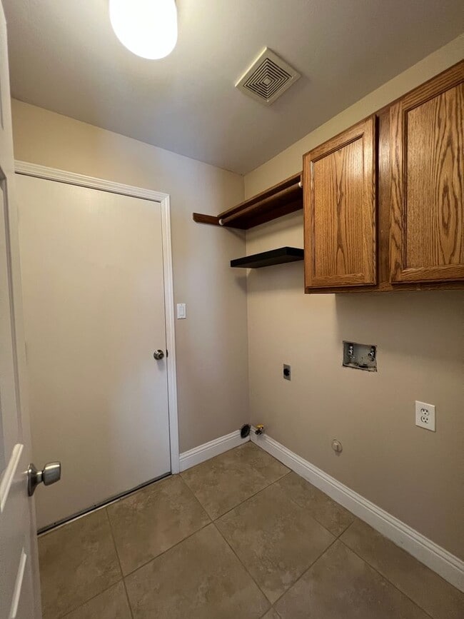 Building Photo - 5504 Pine Canyon Dr