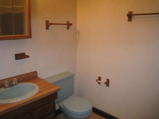 Building Photo - 708 DINWID