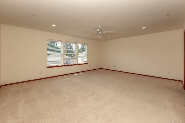Building Photo - Spacious 4-Bedroom DuPont Home with AC