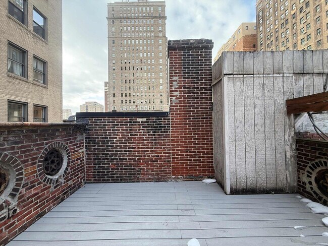 Building Photo - 250 S 17th St