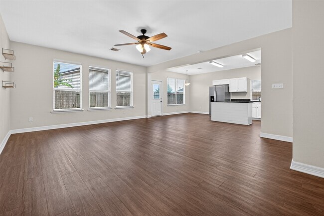 Building Photo - 7507 Legacy Pines Dr