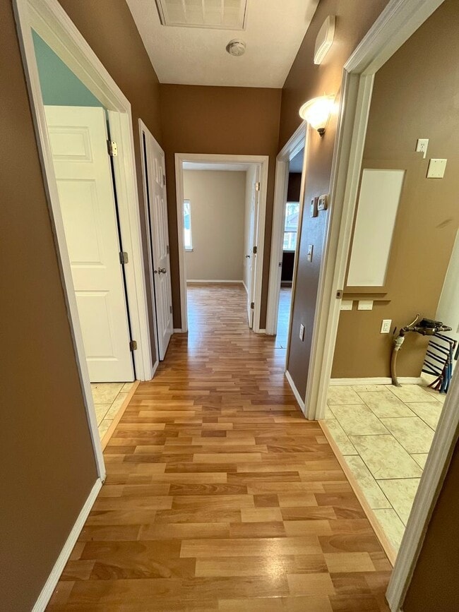 Building Photo - 2 Bedroom Twinhome For Rent in Lennox, SD!!