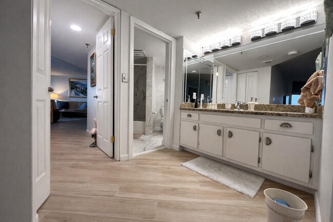 Building Photo - 2900 NE 14th Street Causeway